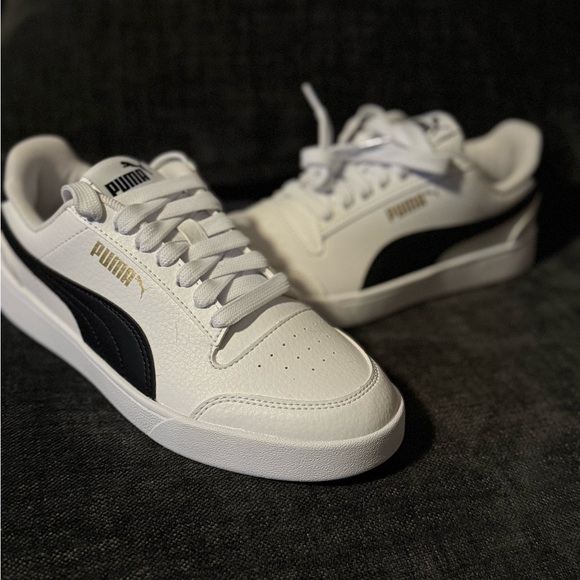 Puma Girls Youth White and Black Sneakers - Size 4